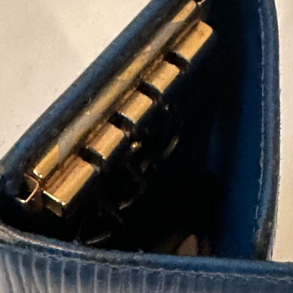 Louis Vuitton epi blue 4 key chain - Picture 5 of 9